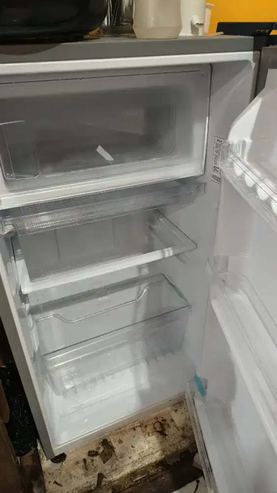 Kulkas Polytron 1 Pintu 150 liter Warna Biru