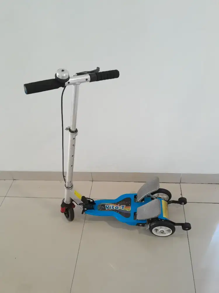 Skuter scooter injak anak warna biru