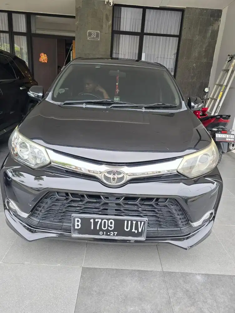 Toyota Avanza Veloz Hitam 1.5 (2017) KM Low