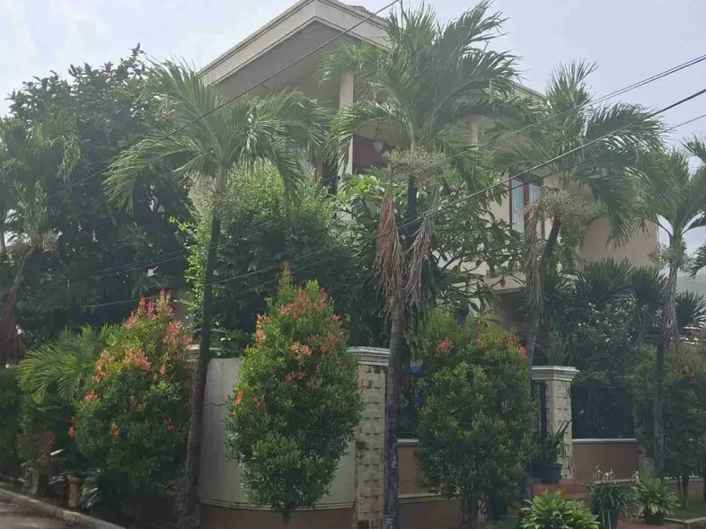 Rumah nyaman di kawasan premium Pulomas, lingkungan tertata , tenang, cocok untuk hunian keluarga atau untuk investasi