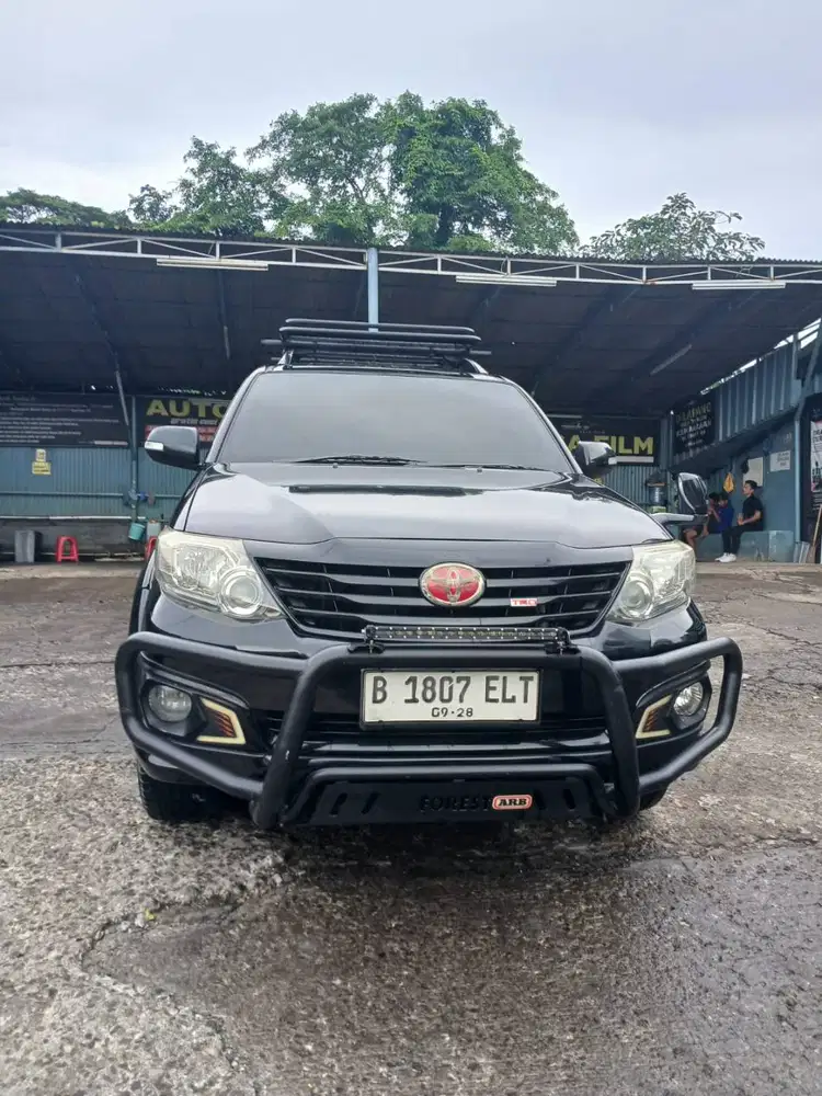 Fortuner V 4X4 AT tipe tertinggi, low km asli, mulus, pemilik langsung