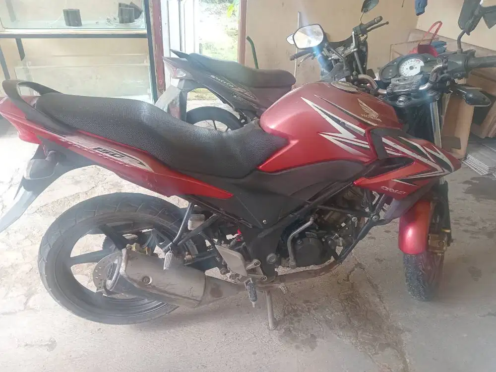 Jual motor honda CB150R TAHUN 2013