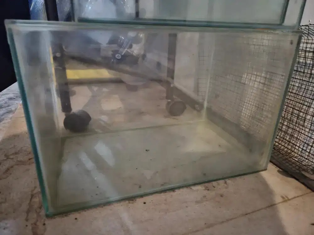 Dijual aquarium / akuarium bekas 40x30x30