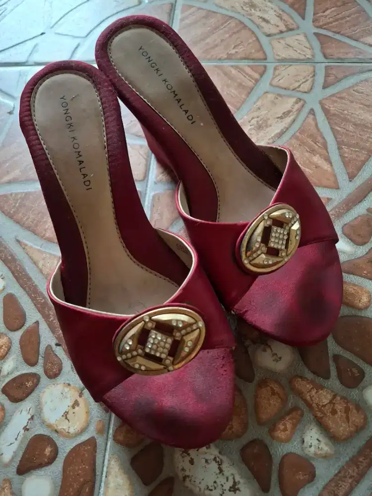Sandal merk yongki komaladi