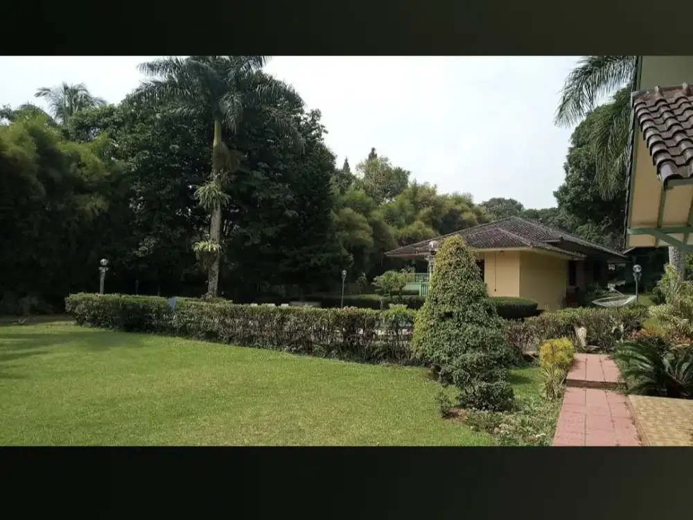 Dijual cepat Villa ELJUSNA di daerah cisarua dekat Hotel Safari