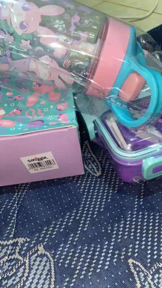 Tempat makanan anak merk Smiggle