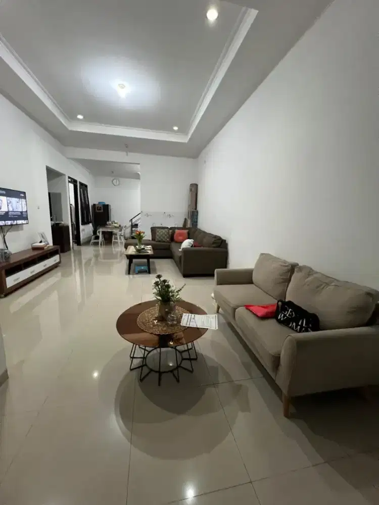 DIJUAL RUMAH SINGGASANA KAWASAN ELITE MEWAH BERKELAS SIAP HUNI