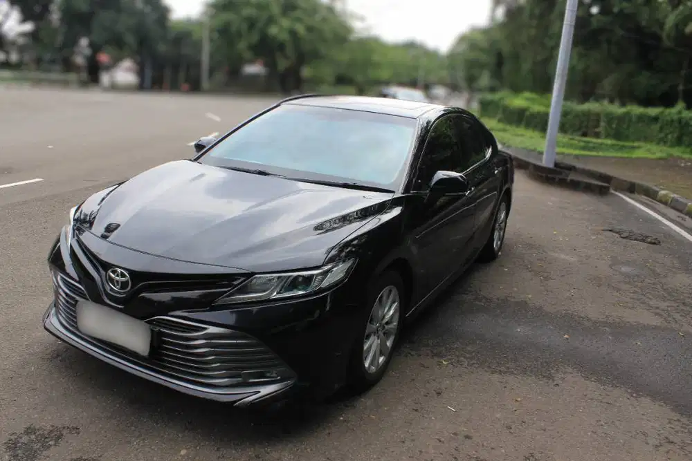 Dijual Toyota Camry 2.5 V AT kondisi sangat terawat dan siap pakai.