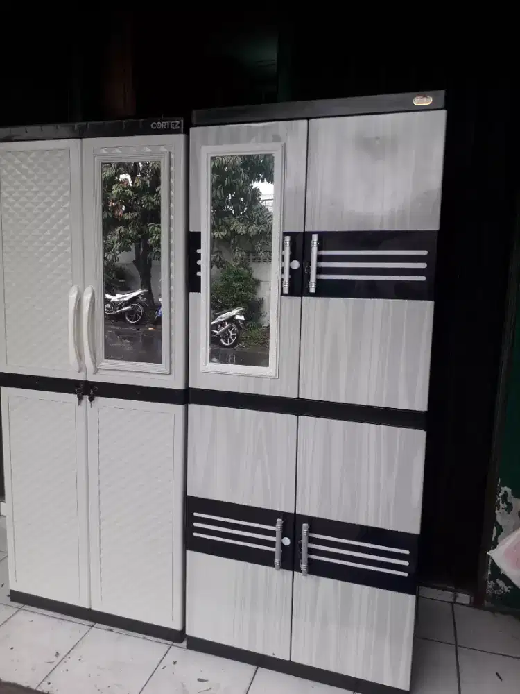 Lemari plastik tahap dan gantung