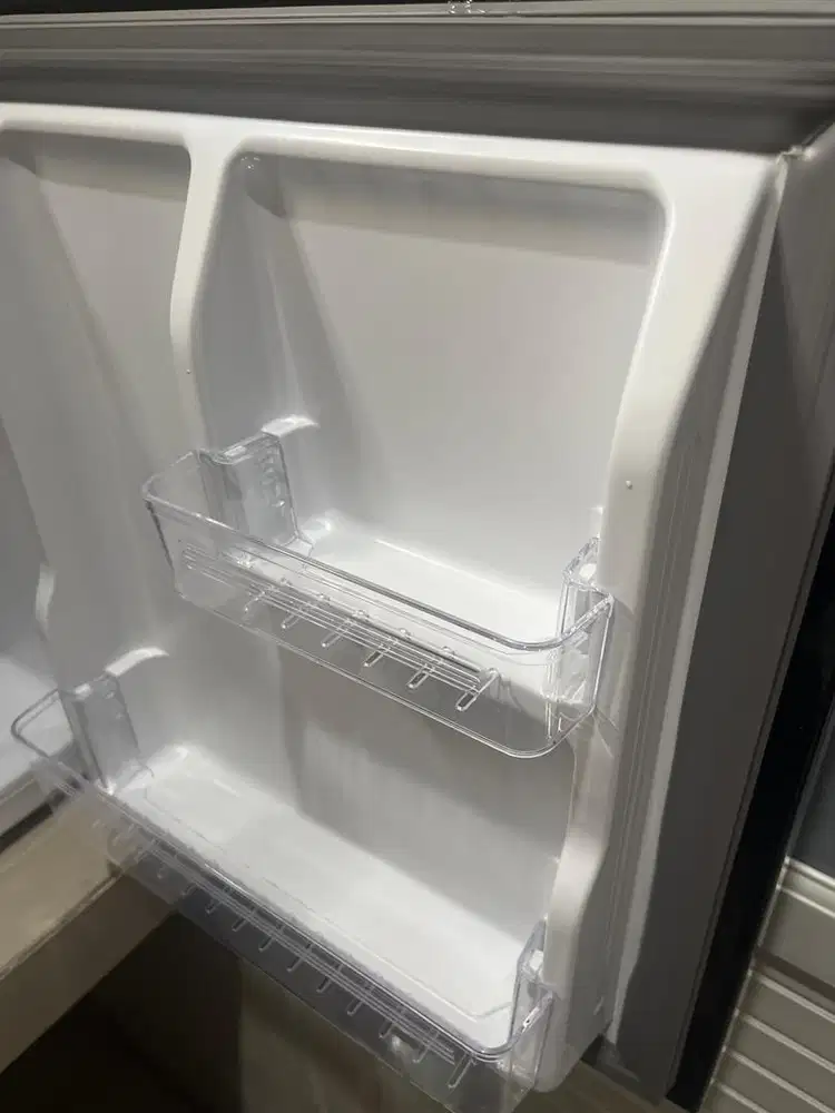 (LIKE NEW) Kulkas Mini Polytron