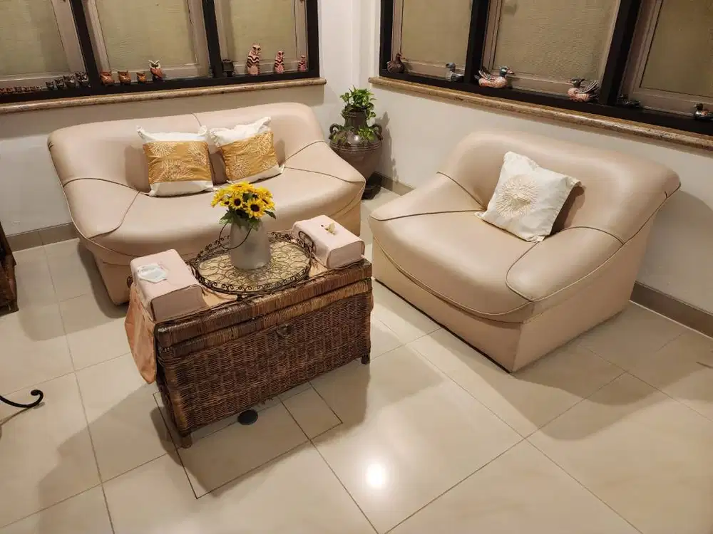 Sofa kulit sintetis cream 2+1