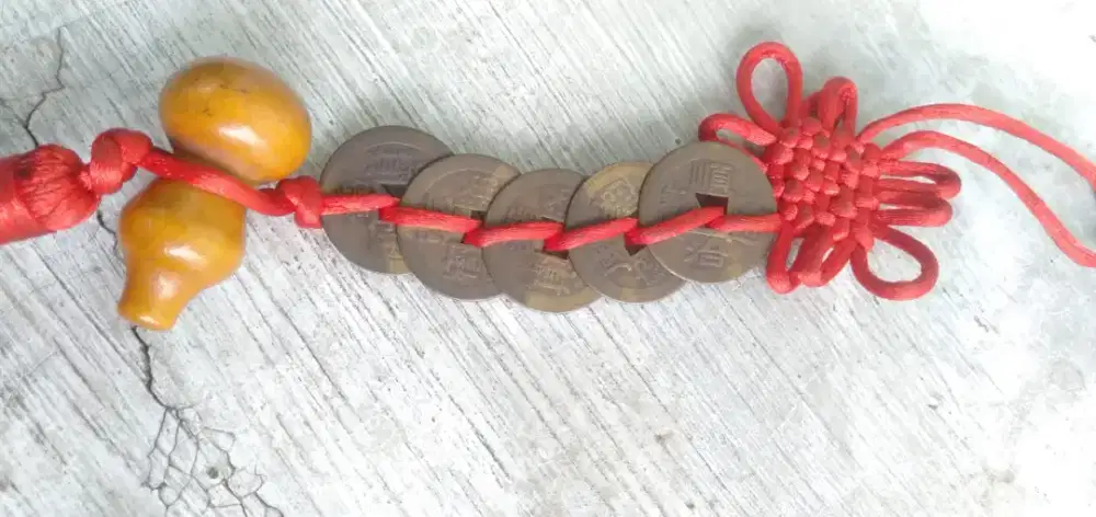 Di jual koin kuno cina di tengah nya bolong bahan dari Kuningan