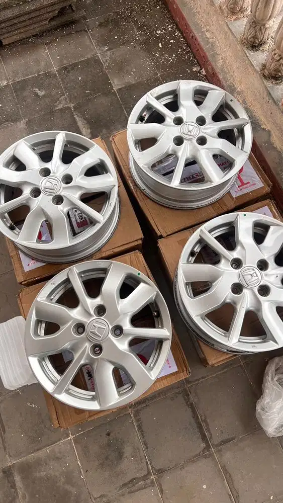 Velg Honda Brio R14