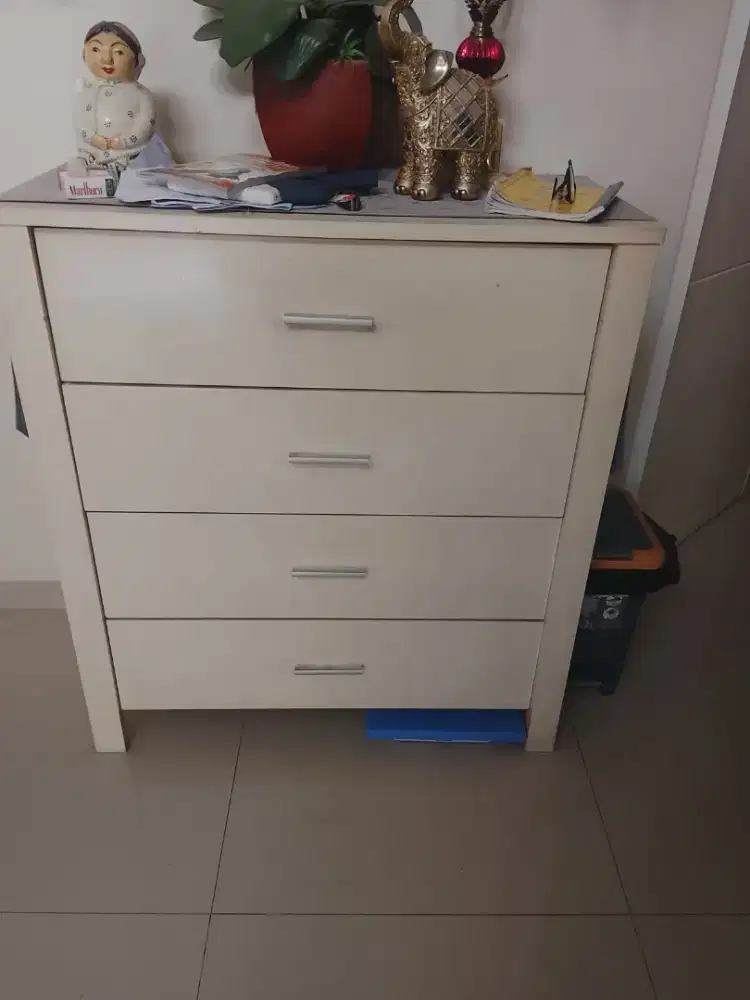 Lemari kabinet second informa