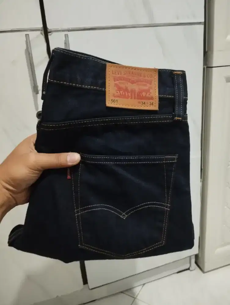 Jeans Levi's 501 cowok