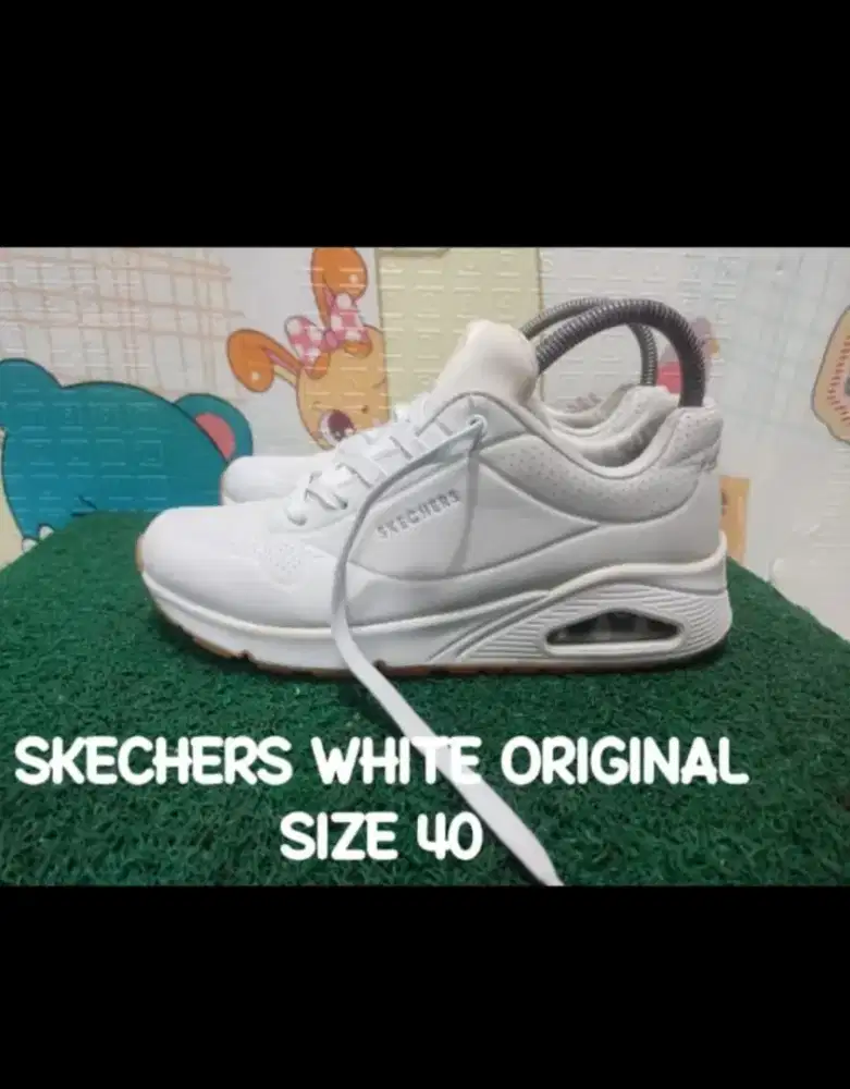 Dijual sepatu skechers warna putih original