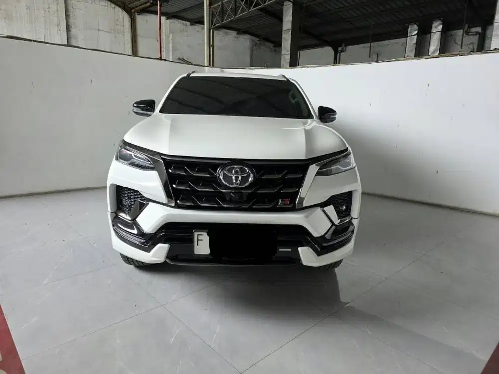 Km 33rban Toyota Fortuner VRZ GR 2.8 AT ( Matic ) 2023 Putih Mulus