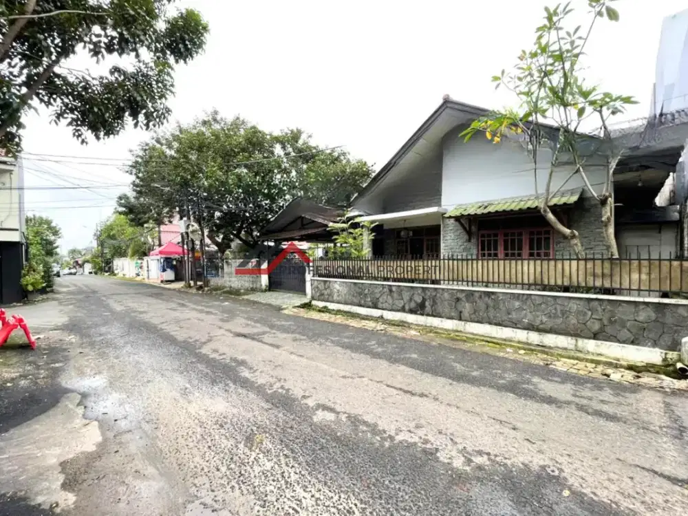 Rumah lama hitung tanah saja di Ampera, Jakarta Selatan