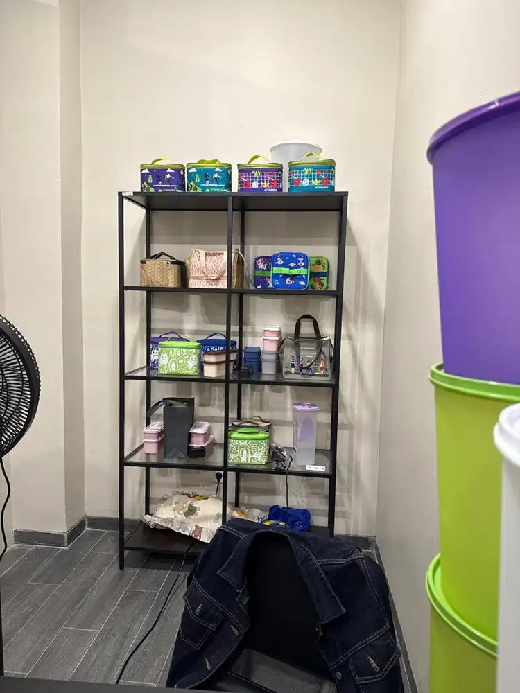 DICARI HOST LIVE WANITA