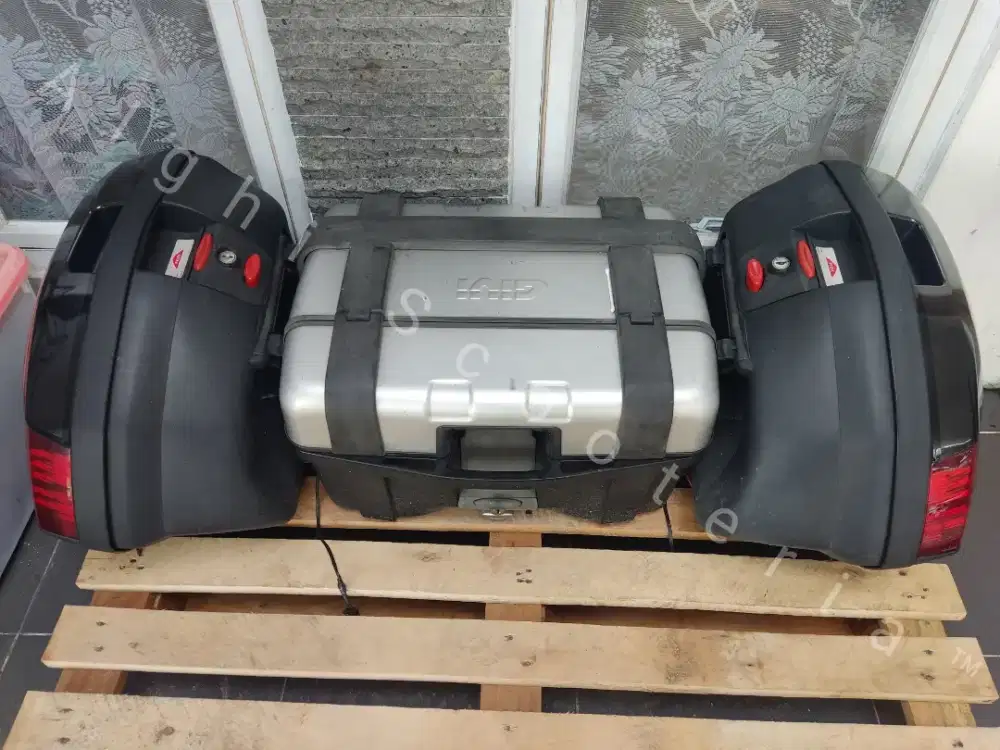 Box motor Givi Trekker 46 dan Sidebox Givi V35