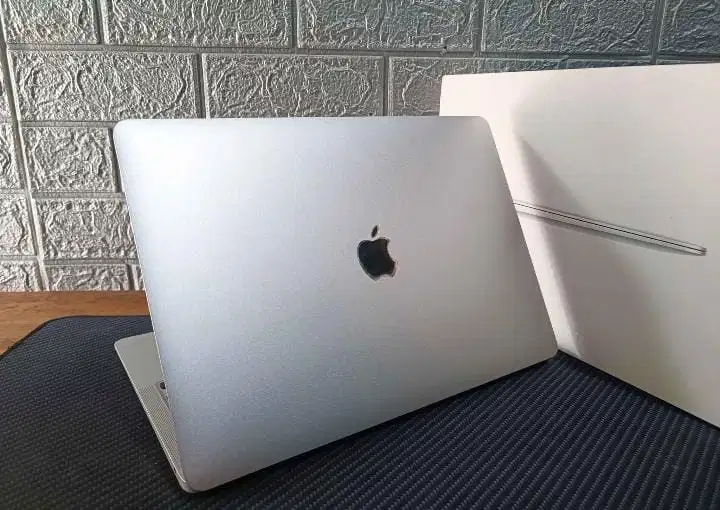 MacBook Air m1 8/256