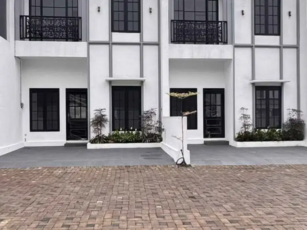RUMAH 2 LANTAI 600 JUTAAN FREE CANOPY LOKASI DI CEMOROKANDANG