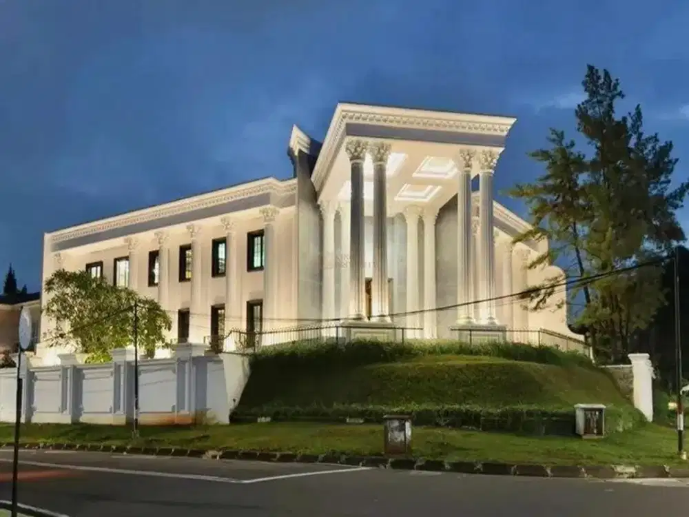 Super Luxury Classic Neoclassical 3 Lantai + Rooftop – Prime Pondok Indah Dekat RSPI & PIM