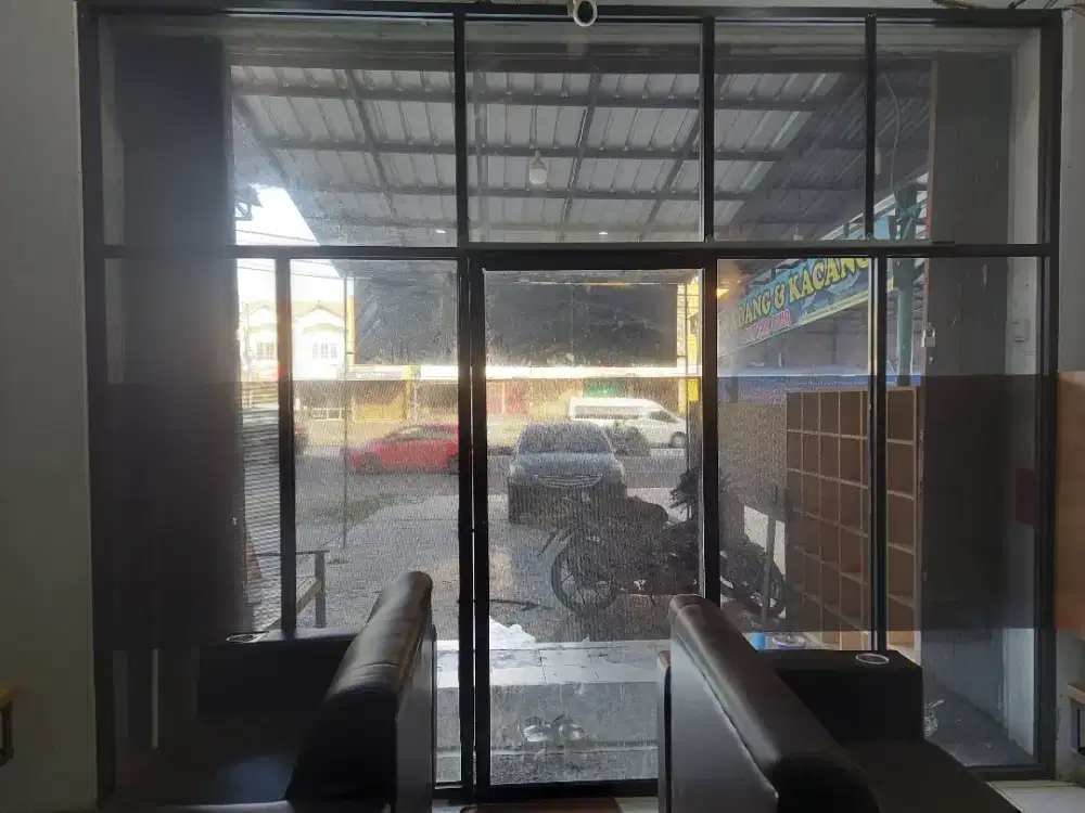 DIJUAL SEKAT KACA TOKO PINTU SLIDING (GESER)