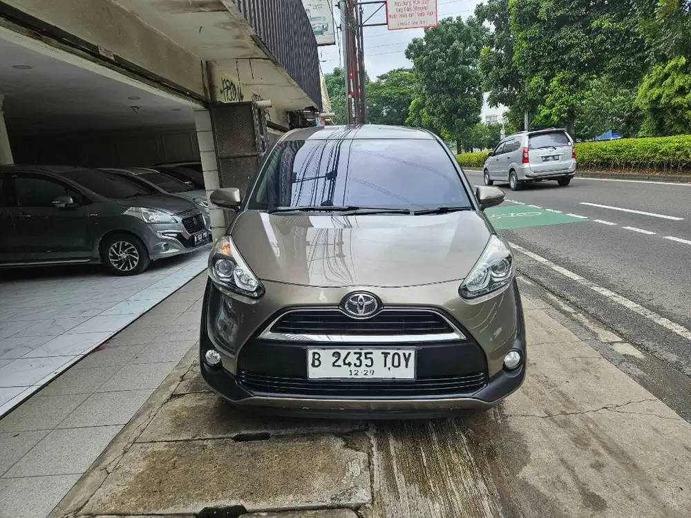 Toyota Sienta V Tahun 2017 Coklat AT