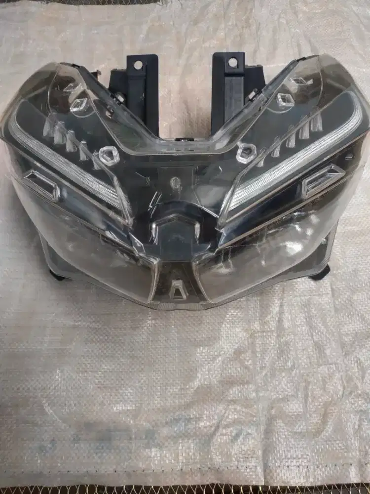 Assalamu'alaikum,Jual lampu depan vario 2023 Ori copotan mulus sekali