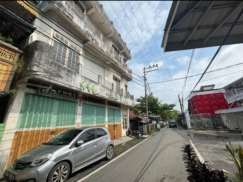 Di jual cepat ruko 3 pintu 3 lantai beserta rumah yg d samping nya