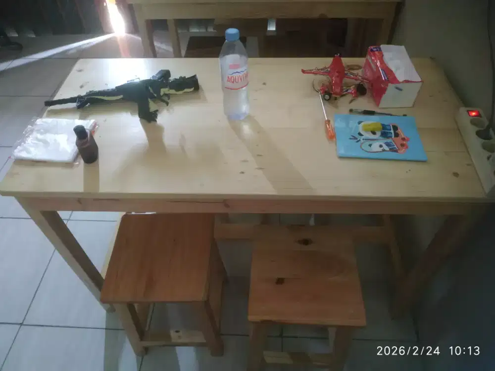Dijual meja+kursi ada 2set