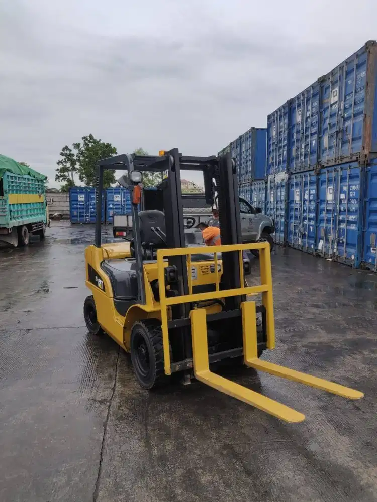 Forklift Caterpillar 2.5t