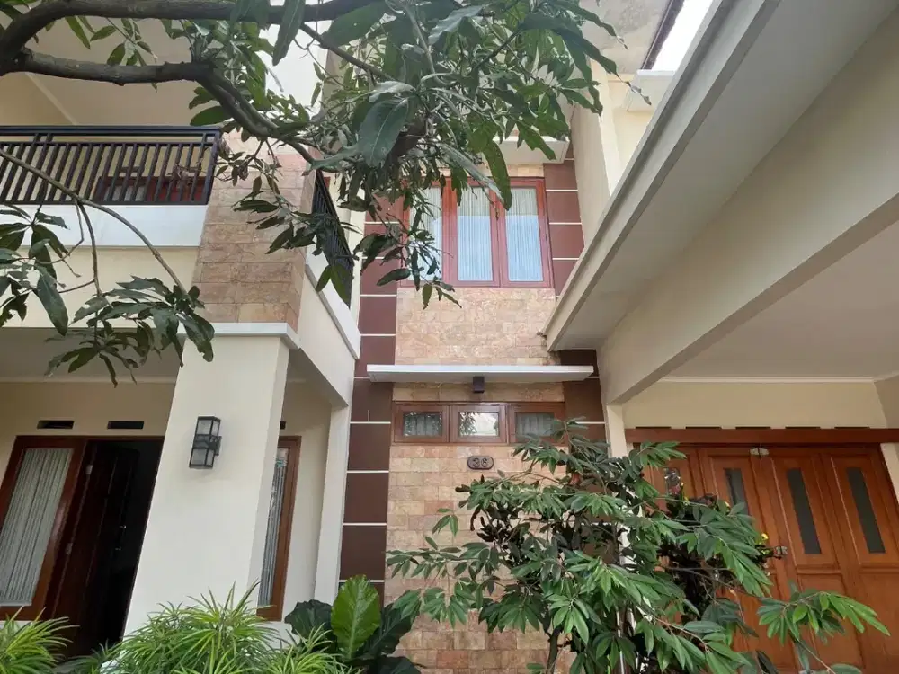 Rumah Mewah Luas 300m Area Jalan Bunga Bunga Suhat