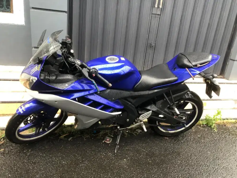 Dijual Motor Yamaha R15 warna biru