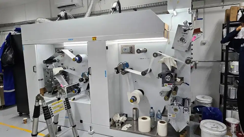 Mesin Gluing ST-TJ180 Like New – Siap Pakai (Lok. Cikupa Kab. Tgr)