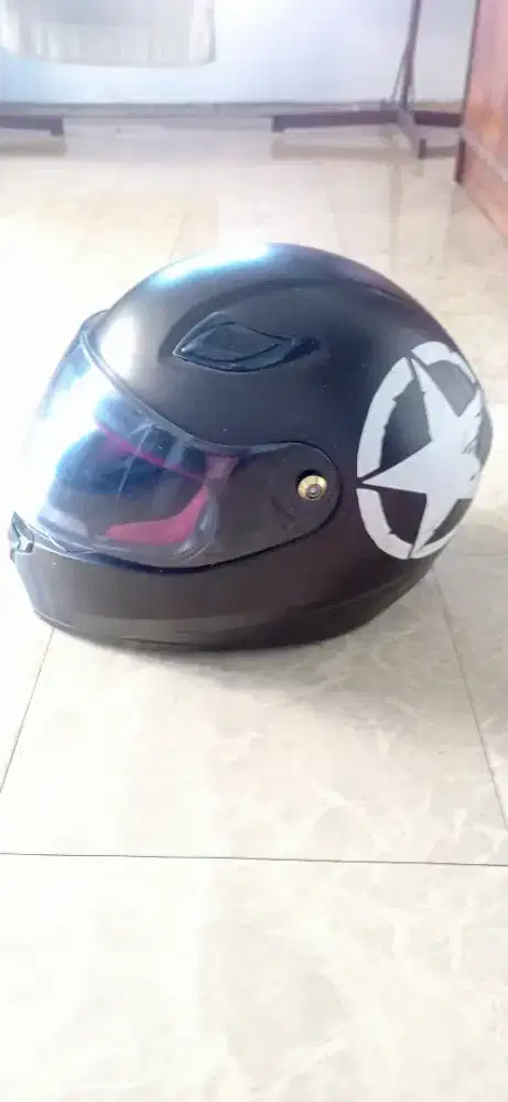 Helm full face hitam