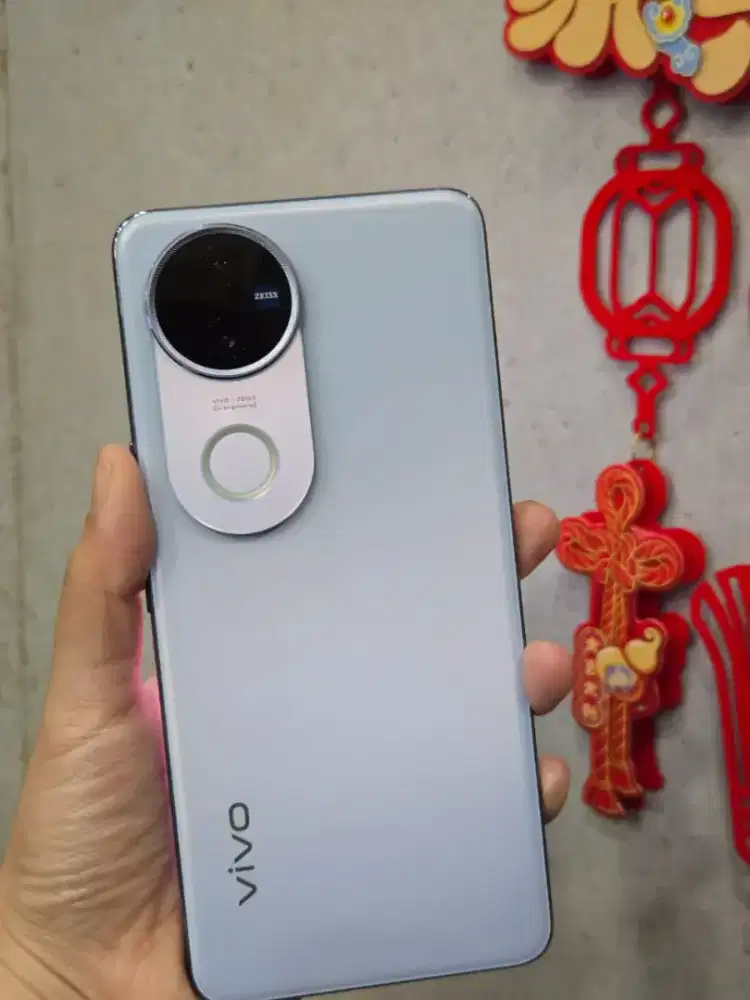 Second Vivo v50 5G 12+12/256GB garansi Maret 2026 ex display