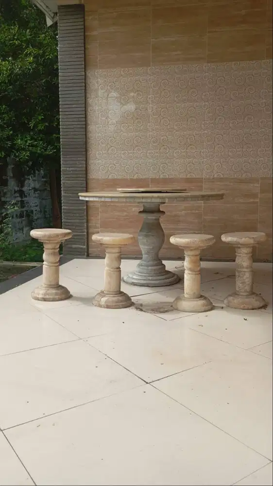 Set Meja Marmer Klasik + 4 Bangku (Dilengkapi Meja Putar)