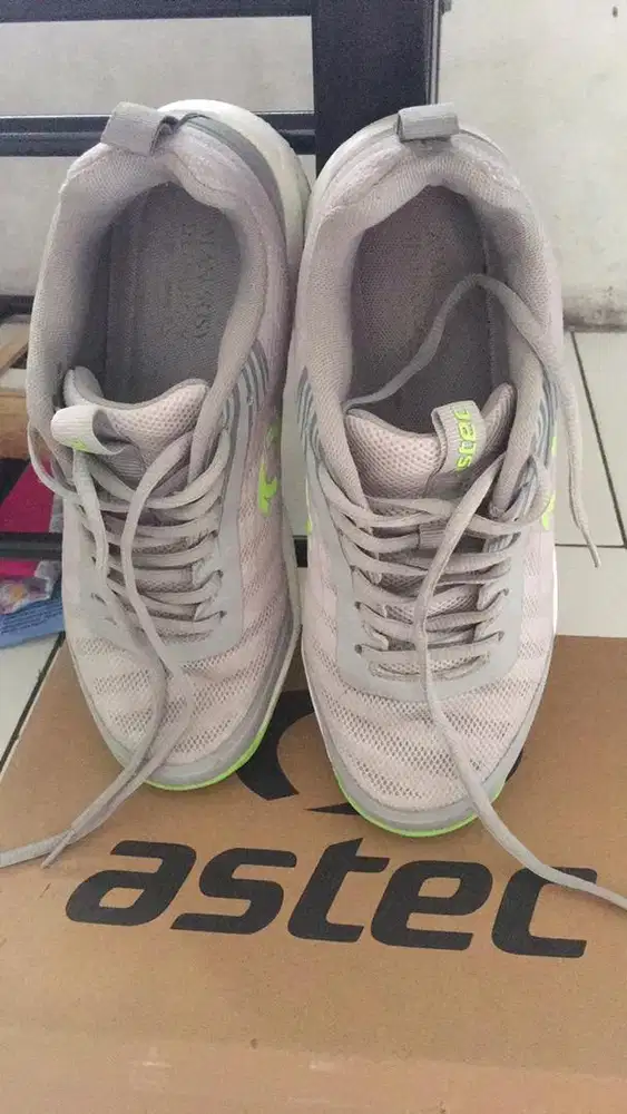 Sepatu Second Astec