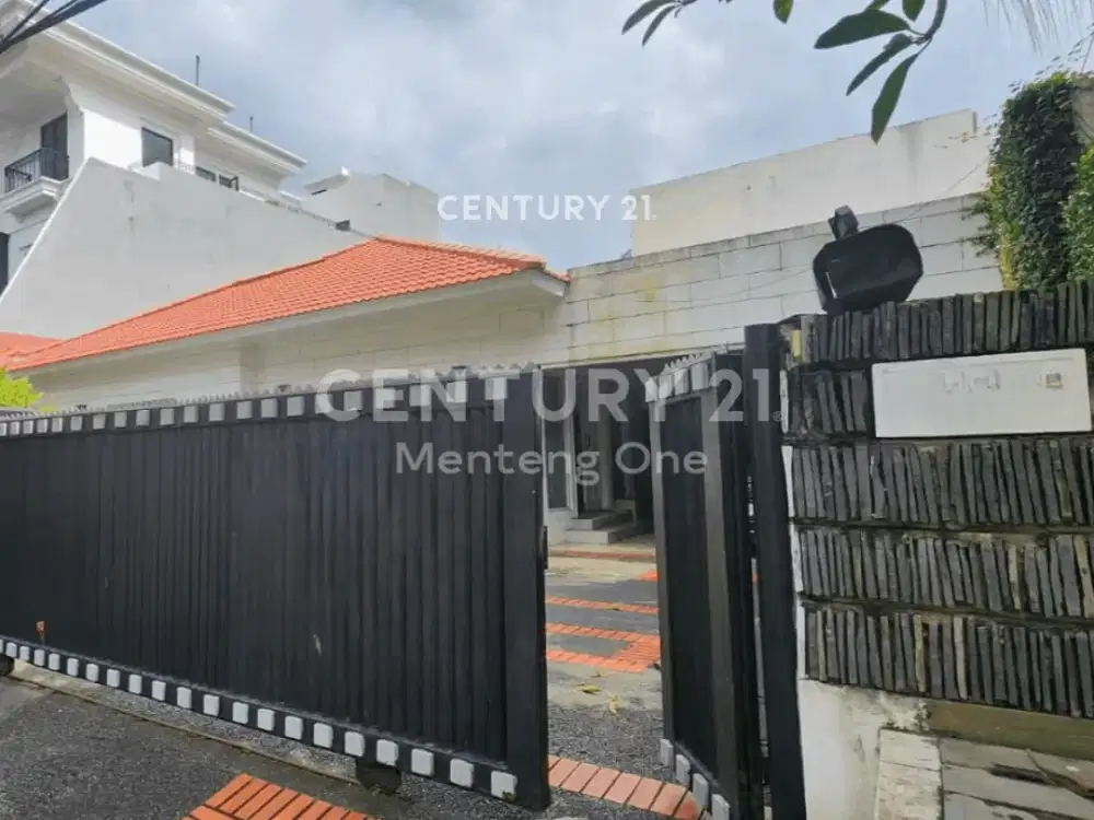 Rumah Luas Dengan Area Tenang Dan Strategis Di Kebayoran Lama