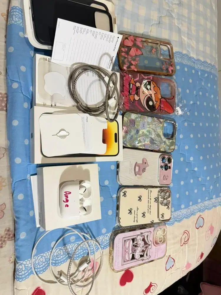 IPHONE 14 PM GOLD 256 with AIRPODS PRO 1