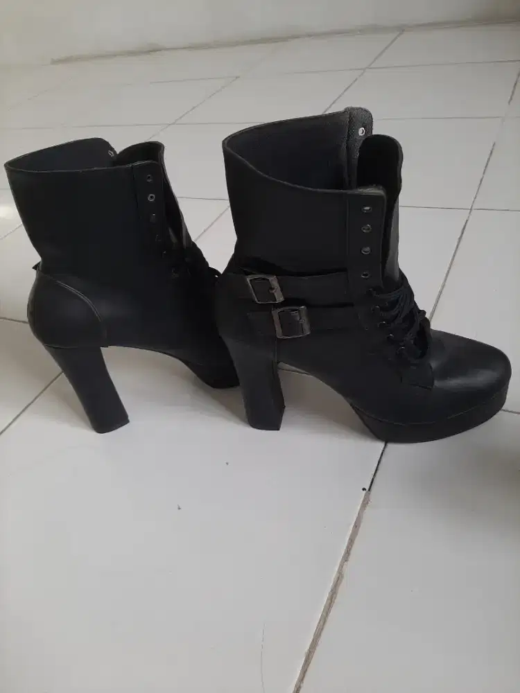 Sepatu highheels