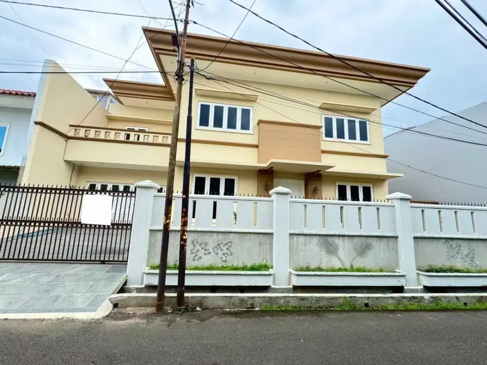 Dijual Rumah di Taman Kedoya Baru Residence Full Renov Semi Furnish