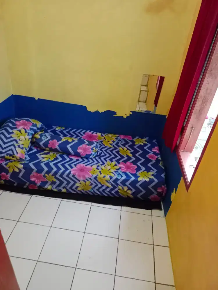 Kost /diswkan kmr Tp21 Rp 500rb/Bulan.mobil masuk,Kamar mandi didalam.