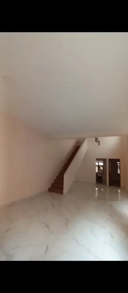 Di jual rumah baru taman holis indah lokasi bagus dekat Jalan utama