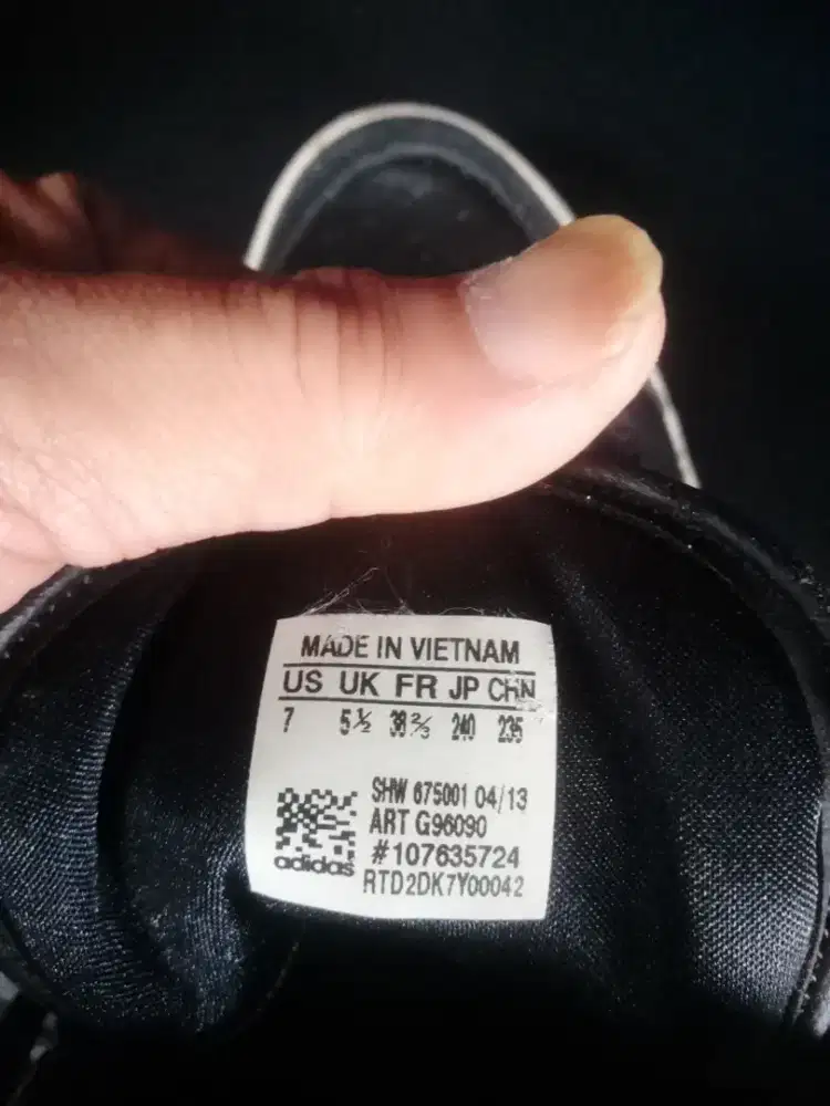 Sepatu adidas wanita/nego sampai jadi