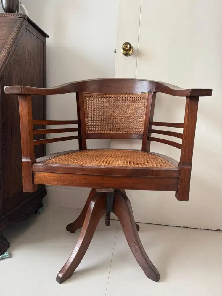 TURUN HARGA - Kursi putar antik