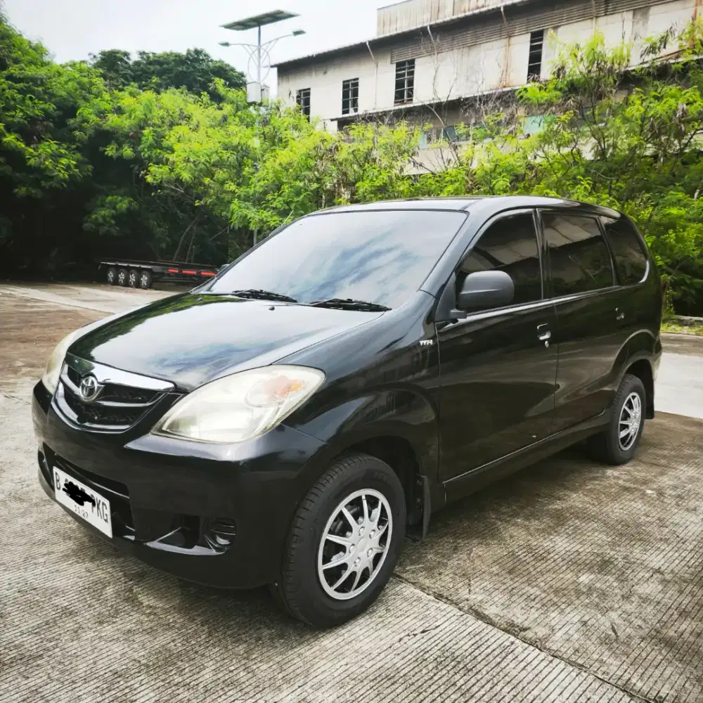 TOYOTA AVANZA 1.3 E AT (Automatic) HITAM