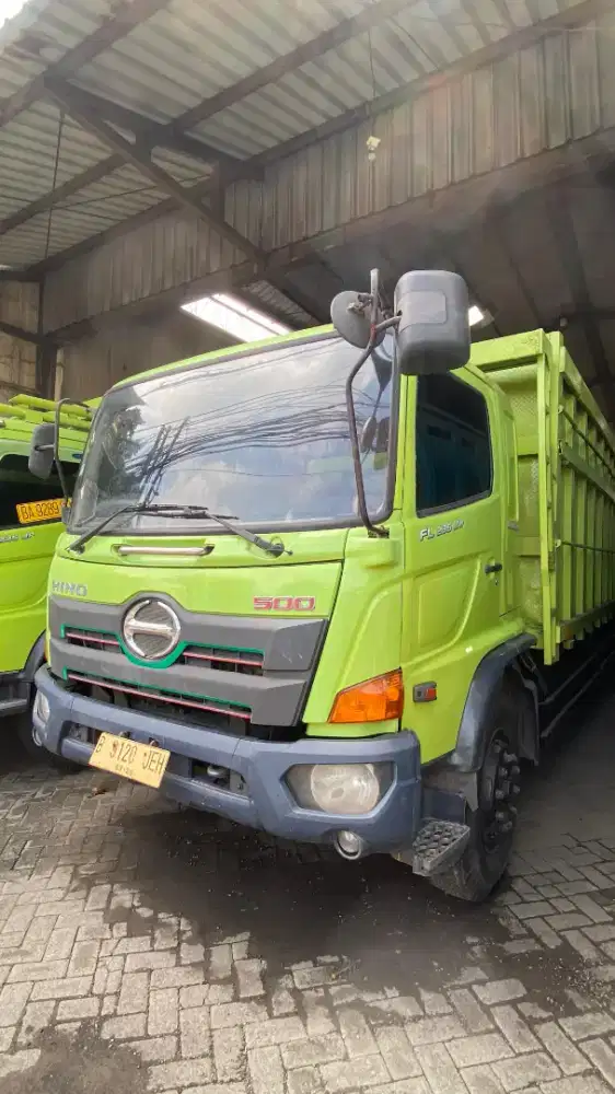 Hino Tronton FL 235JW Bak 2016
